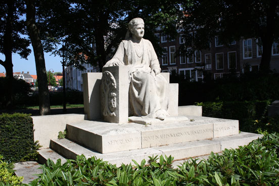 Standbeeld Koningin Emma in Middelburg